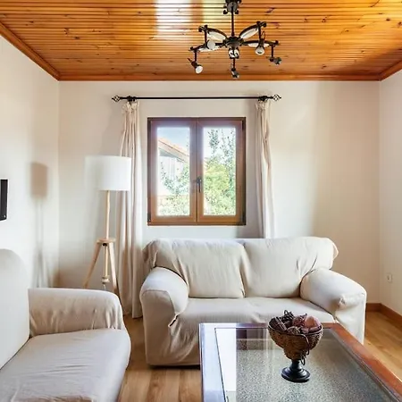 Holiday home Casa Mozos, A 9 Kilometros De Santander Y A 6 De Cabarceno *